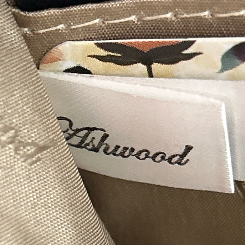 Atwood Leather Blush Pink Zip-Around Wallet w/Deer Logo Approx. 7.5 x 4 - Picture 6 of 17